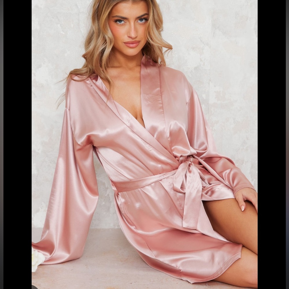 PrettyLittleThing Blush Satin Robe